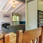 Old Orchards - Woodland Retreat At The Edge Of Vakantiehuis *