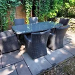 Vakantiehuis Old Orchards - Woodland Retreat At The Edge Of