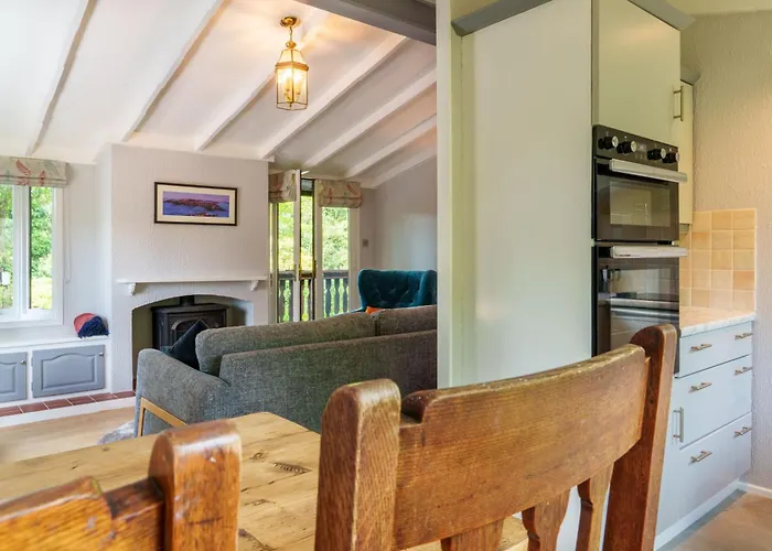 Old Orchards - Woodland Retreat At The Edge Of Holiday home *